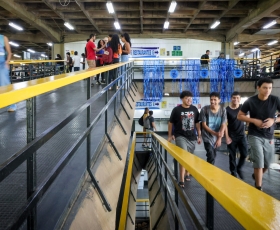 Movimentação durante refeições no Restaurante Universitário (RU). 28/11/2025. Foto: Beto Monteiro/Ascom UnB